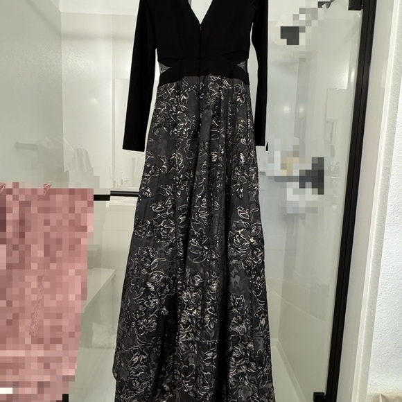 Xscape V Neck Maxi Dress Night Gown Black Gold WORE ONCE for Prom Event Formal - Picture 2 of 9